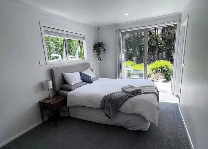 Secluded Okareka Views, Spa, Deck In Apartment