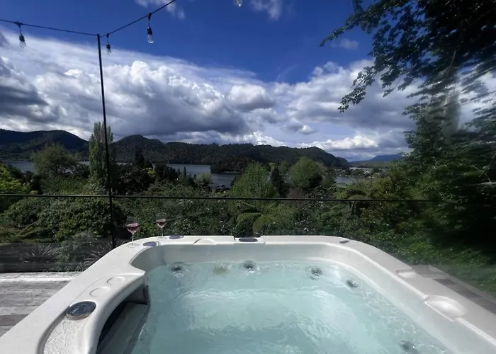 Apartment Secluded Okareka Views, Spa, Deck In