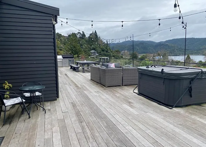 Apartment Secluded Okareka Views, Spa, Deck In *